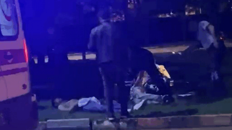 Parkta oturan 2 gencin yüzüne lazer tutup bıçaklamışlardı! Cezaevine gönderildi… Parkta oturan 2 gencin yüzüne lazer tutup bıçaklamışlardı! Cezaevine gönderildi…