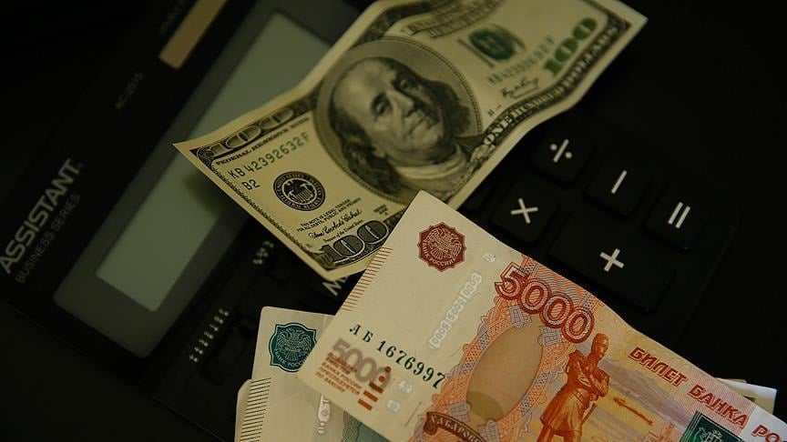 Putin’in rublesi, Trump’ın dolarını yeniyor Putin’in rublesi, Trump’ın dolarını yeniyor