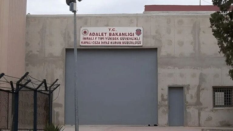 Son dakika! İmralı’dan dönen heyet Abdullah Öcalan’ın mesajını paylaştı Son dakika! İmralı’dan dönen heyet Abdullah Öcalan’ın mesajını paylaştı