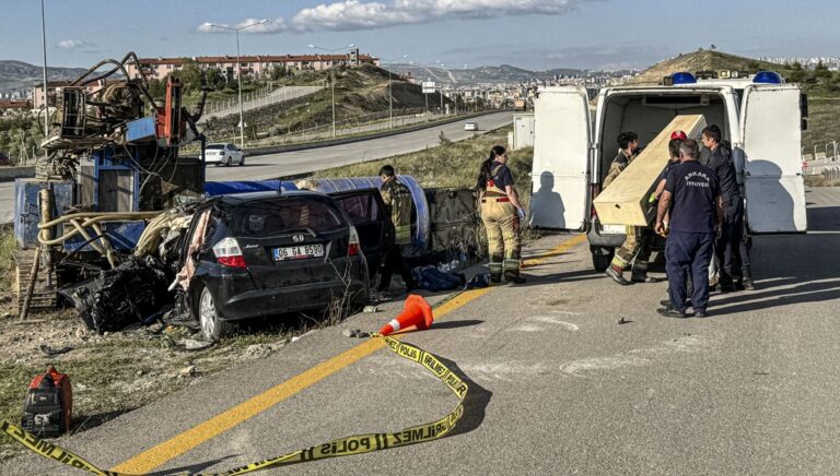Sondaj makinesine çarpan otomobildeki anne ve oğlu hayatını kaybetti