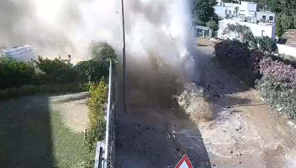 Su borusu bomba gibi patladı: 9 evi su bastı
