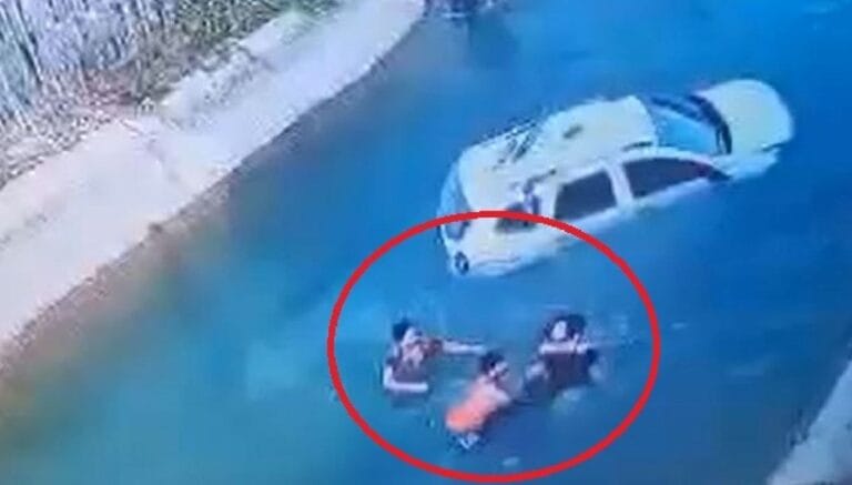 Sulama kanalına uçan cipteki 2 kişiyi çevredekiler kurtardı Sulama kanalına uçan cipteki 2 kişiyi çevredekiler kurtardı