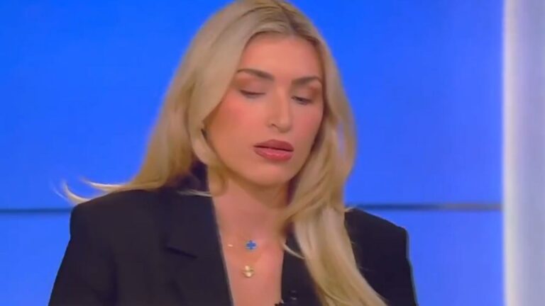 Sunucudaki ayrıntıya dikkat! Televizyondaki konuk birden yere yığıldı