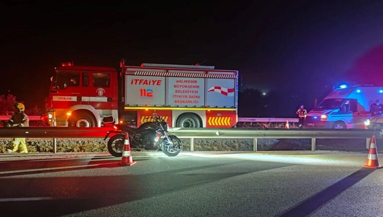 Susurluk’ta bariyere çarpan motosikletli can verdi