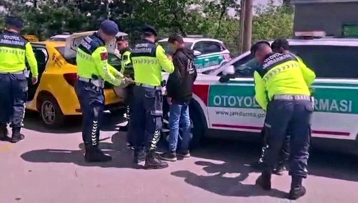 Taksiden 4 kaçak göçmen çıktı