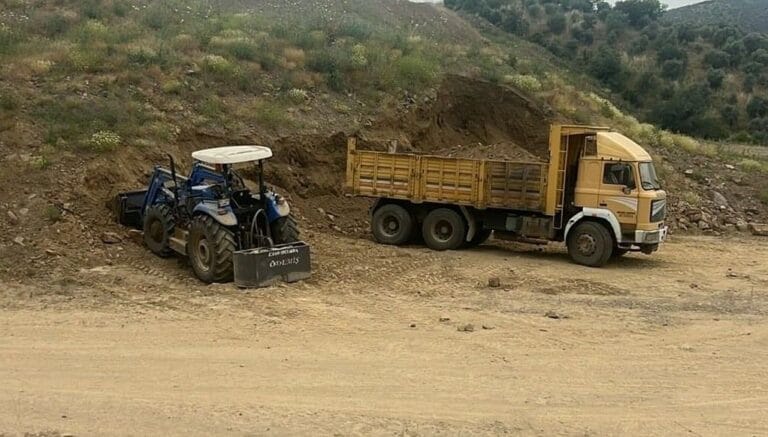 Toprak yığının altında kalan genç hayatını kaybetti Toprak yığının altında kalan genç hayatını kaybetti