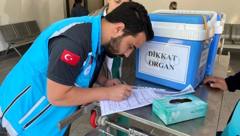Trabzon’da beyin ölümü gerçekleşen kişinin organları 3 kişiye umut oldu Trabzon’da beyin ölümü gerçekleşen kişinin organları 3 kişiye umut oldu