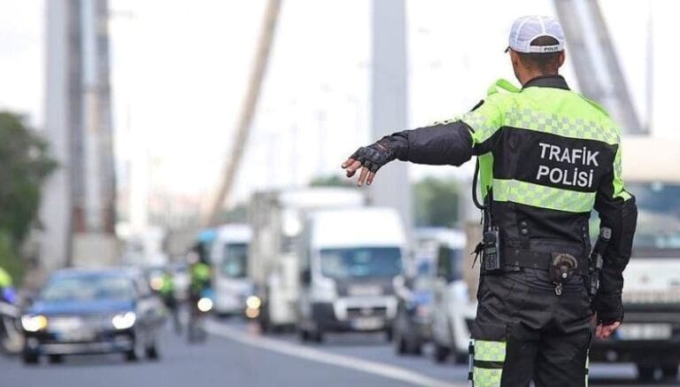 Trafik cezaları artıyor: Kanun teklifi komisyonda kabul edildi Trafik cezaları artıyor: Kanun teklifi komisyonda kabul edildi