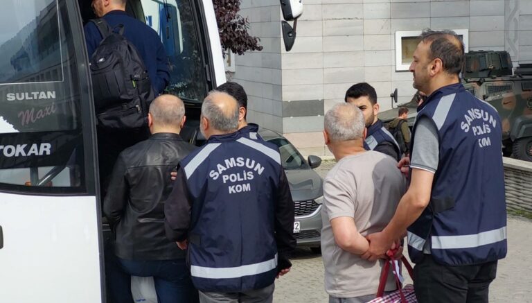 Üç ilde Maydanoz Döner’e FETÖ operasyonu: 5 kişi tutuklandı Üç ilde Maydanoz Döner’e FETÖ operasyonu: 5 kişi tutuklandı