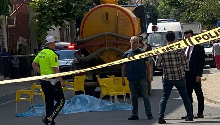 Vidanjörün çarptığı kadın hayatını kaybetti Vidanjörün çarptığı kadın hayatını kaybetti