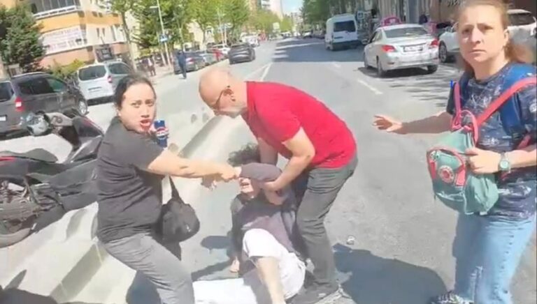 Yaya geçidinde tekmeli yol verme kavgası