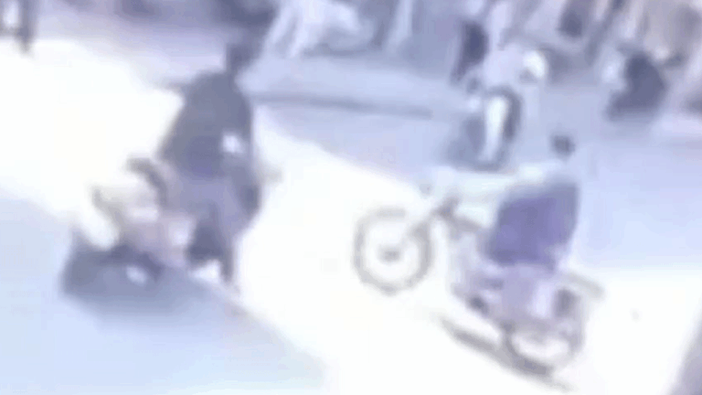 Yok artık! 3 farklı yönden gelen 3 motosiklet kafa kafaya çarpıştı
