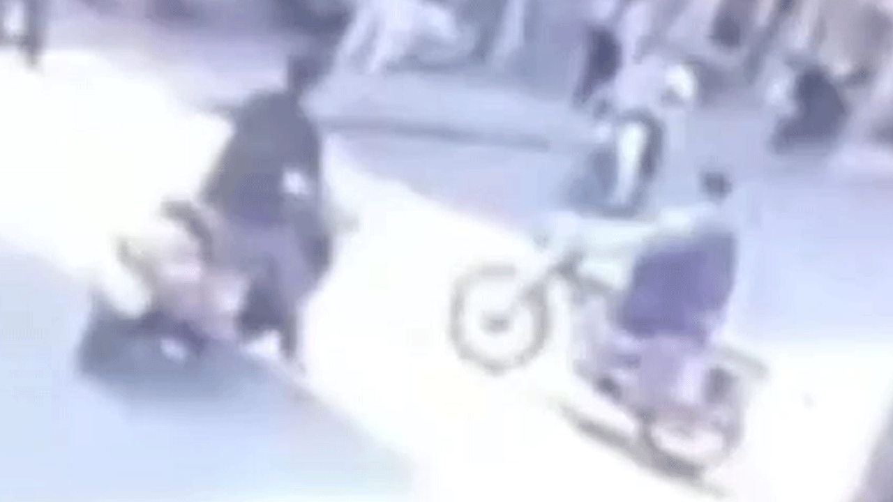 Yok artık! 3 farklı yönden gelen 3 motosiklet kafa kafaya çarpıştı