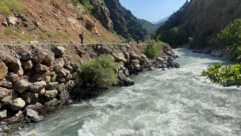 Yüksekova’da akıntıya kapılan kişi kayboldu