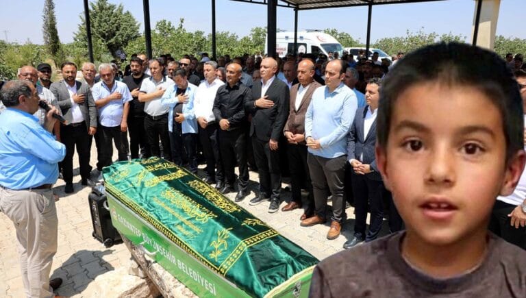 10 yaşındaki Onurcan son yolculuğuna uğurlandı 10 yaşındaki Onurcan son yolculuğuna uğurlandı