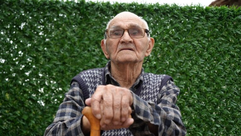 96 yaşındaki İbrahim dedenin uzun ömür sırrı: 3 kural olmazsa olmazıymış 96 yaşındaki İbrahim dedenin uzun ömür sırrı: 3 kural olmazsa olmazıymış