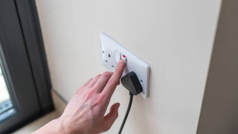 Adana karanlığa gömülecek! Adananın ilçelerinde onlarca mahallede elektrik kesintisi olacak.. Adana karanlığa gömülecek! Adananın ilçelerinde onlarca mahallede elektrik kesintisi olacak..
