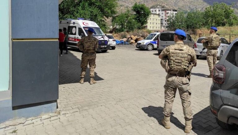 Aile üyelerini rehin aldı, operasyon yapıldı Aile üyelerini rehin aldı, operasyon yapıldı
