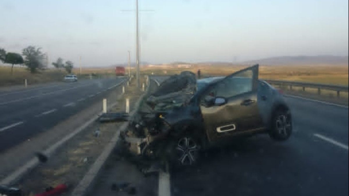 Aksaray’da iki otomobil çarpıştı, 8 kişi yaralandı Aksaray’da iki otomobil çarpıştı, 8 kişi yaralandı