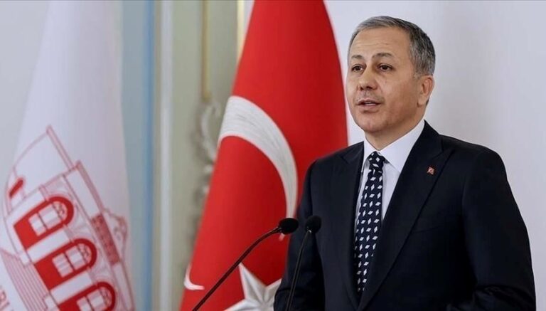 Ali Yerlikaya: 3 bin gizli yolcu otobüsleri denetleyecek Ali Yerlikaya: 3 bin gizli yolcu otobüsleri denetleyecek