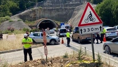 Antalya’da feci kaza: 2 ölü, 4 yaralı Antalya’da feci kaza: 2 ölü, 4 yaralı