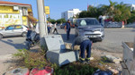 Araç elektrik panosuna çarparak durabildi Araç elektrik panosuna çarparak durabildi