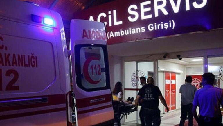 Arkadaşlar arasında bıçaklı kavga: Üç yaralı Arkadaşlar arasında bıçaklı kavga: Üç yaralı