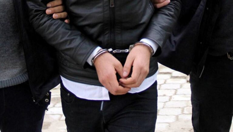 Arnavutköy’de zorla “özür videosu” çektirilmesine ilişkin 8 şüpheli yakalandı Arnavutköy’de zorla “özür videosu” çektirilmesine ilişkin 8 şüpheli yakalandı