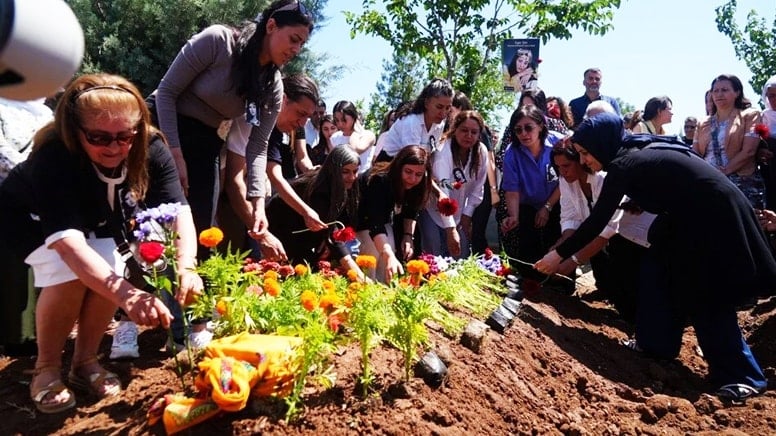Ayşe Şan’ın vasiyeti 29 yıl sonra yerine getirildi Ayşe Şan’ın vasiyeti 29 yıl sonra yerine getirildi