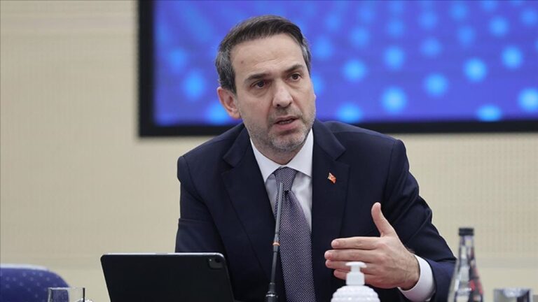 Bakan Bayraktar: Enerji sektörümüz güçlü ve dayanıklı Bakan Bayraktar: Enerji sektörümüz güçlü ve dayanıklı