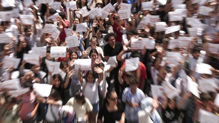 Bakan Tekin duyurdu: Okul kıyafet yönetmeliği sil baştan! Bakan Tekin duyurdu: Okul kıyafet yönetmeliği sil baştan!