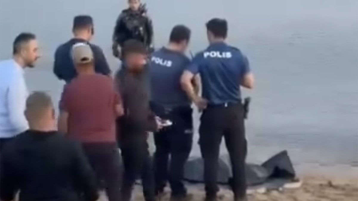 Bostancı Sahili’nde denizde giren genç hayatını kaybetti Bostancı Sahili’nde denizde giren genç hayatını kaybetti