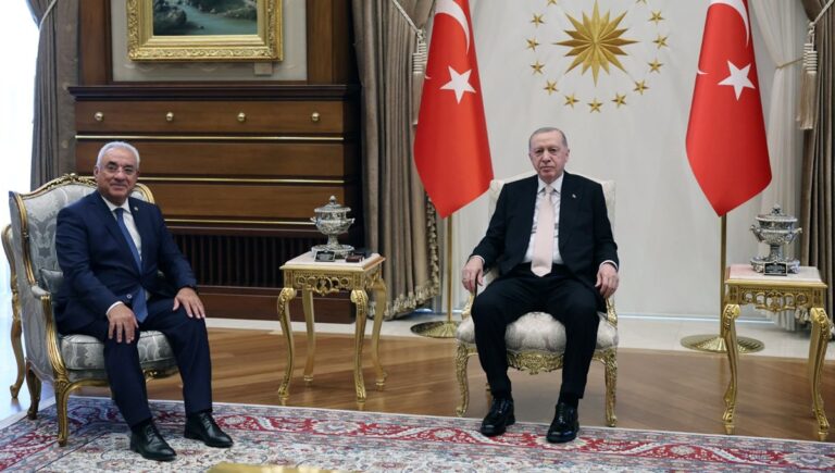 Cumhurbaşkanı Erdoğan, DSP Genel Başkanı Aksakal’ı kabul etti Cumhurbaşkanı Erdoğan, DSP Genel Başkanı Aksakal’ı kabul etti