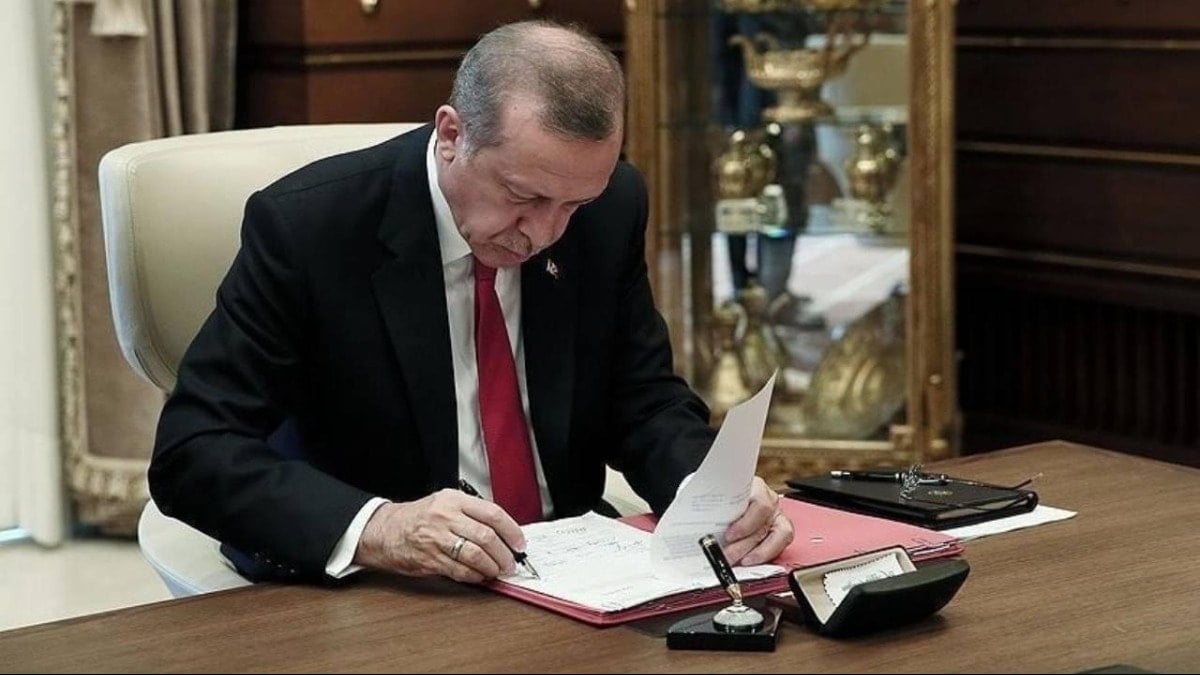 Cumhurbaşkanı Erdoğan imzaladı: Büyükelçilik ve bakanlıklarda kritik atamalar Cumhurbaşkanı Erdoğan imzaladı: Büyükelçilik ve bakanlıklarda kritik atamalar