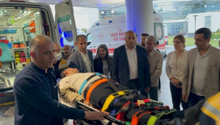 DEM Parti milletvekili trafik kazası geçirdi DEM Parti milletvekili trafik kazası geçirdi