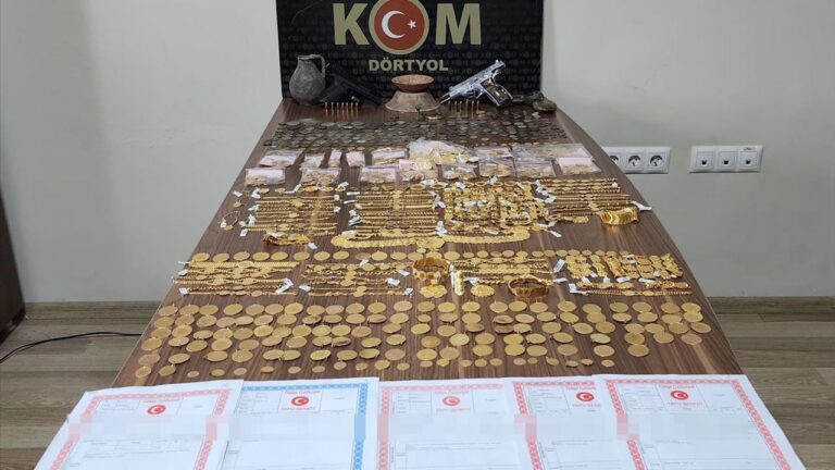 Dikkat düşük ayarlı altın sattığı iddia edilen 5 kuyumcu yakalandı Dikkat düşük ayarlı altın sattığı iddia edilen 5 kuyumcu yakalandı
