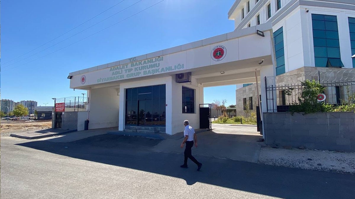 Diyarbakır’da feci son: Traktör ile römork arasında sıkıştı Diyarbakır’da feci son: Traktör ile römork arasında sıkıştı