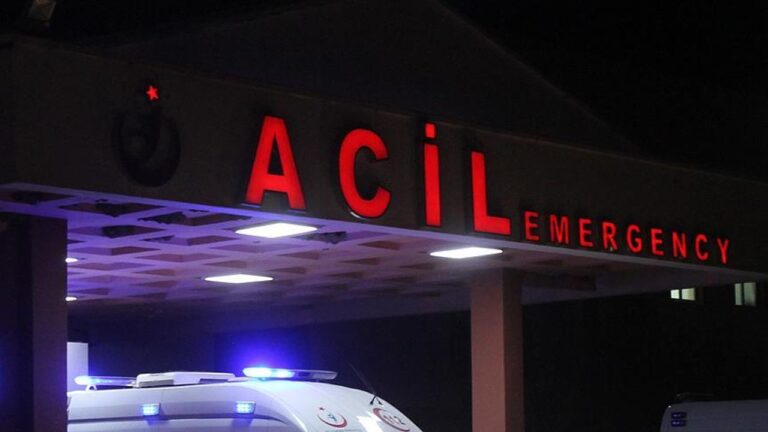 Dolmuş ve otomobil çarpıştı! Dolmuş ve otomobil çarpıştı!