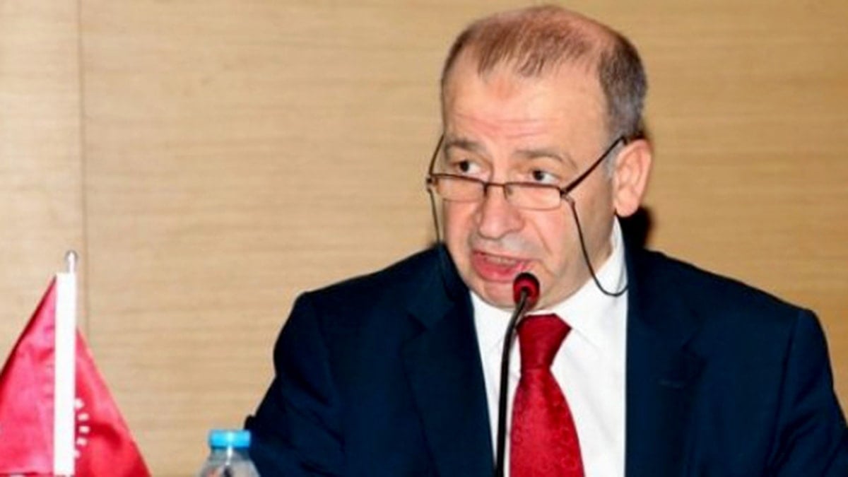 Duruşmada kitabını yırtan hakime profesörden ders Duruşmada kitabını yırtan hakime profesörden ders