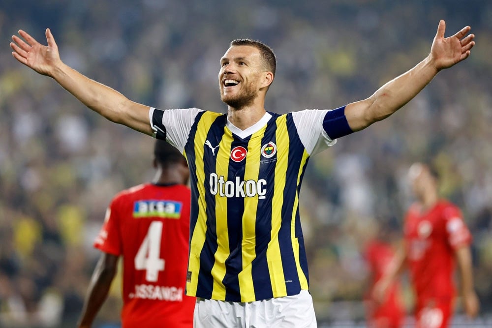 Edin Dzeko’nun yeni takımı ve maaşı belli oldu Edin Dzeko’nun yeni takımı ve maaşı belli oldu