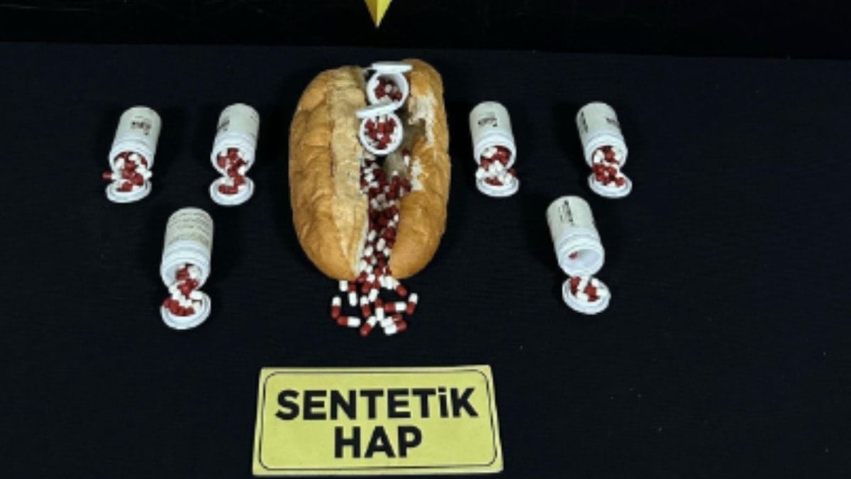 Ekmek arası uyuşturucuyla yakalandılar Ekmek arası uyuşturucuyla yakalandılar