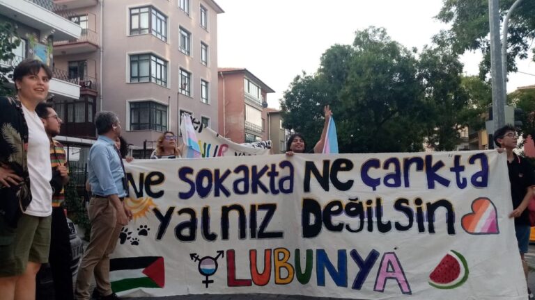 Erdoğan eleştirmişti: Aile düşmanlarının ”Onur yürüyüşü” provokasyonu yeniden sahnede! Erdoğan eleştirmişti: Aile düşmanlarının ”Onur yürüyüşü” provokasyonu yeniden sahnede!