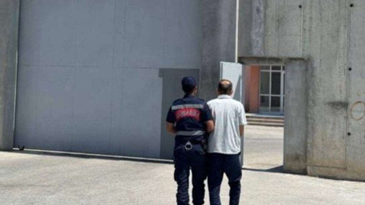 Evi uyuşturucu imalathanesine çevirdiler: 1 tutuklama Evi uyuşturucu imalathanesine çevirdiler: 1 tutuklama