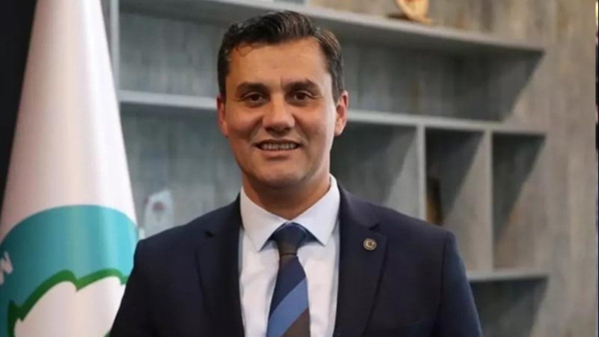 Ferdi Zeyrek hayatını kaybetti! Siyasilerden art arda mesajlar geldi Ferdi Zeyrek hayatını kaybetti! Siyasilerden art arda mesajlar geldi