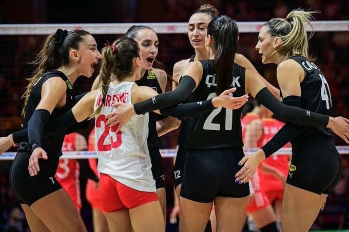 Filenin Sultanları Çin’i devirdi 4’te 4 yaptı Filenin Sultanları Çin’i devirdi 4’te 4 yaptı