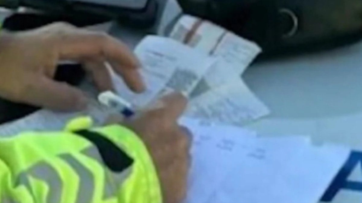 Görüntüler ekipleri harekete geçirdi: Binlerce lira ceza kesildi Görüntüler ekipleri harekete geçirdi: Binlerce lira ceza kesildi