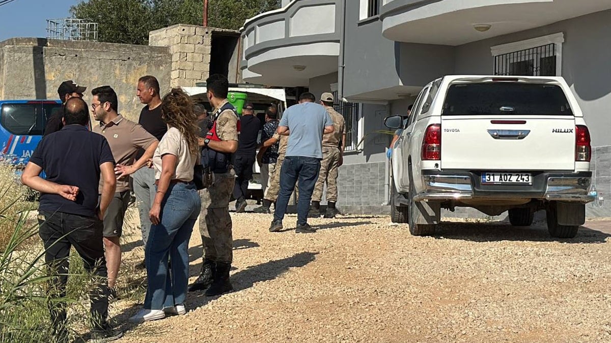 Hatay’da dehşet: Küçük kızını öldürdü, eşini yaraladı Hatay’da dehşet: Küçük kızını öldürdü, eşini yaraladı