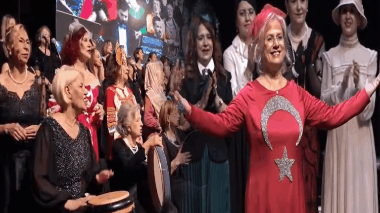 Hiç müzik eğitimi almayan 175 kadın, sanat yolculuğuna çıktı Hiç müzik eğitimi almayan 175 kadın, sanat yolculuğuna çıktı