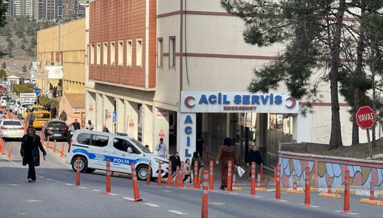 Husumetli amca çocukları arasında kavga: 1 ölü, 1 yaralı Husumetli amca çocukları arasında kavga: 1 ölü, 1 yaralı