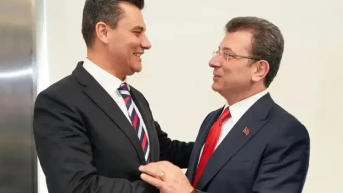 İmamoğlu’ndan Ferdi Zeyrek’e duygusal veda İmamoğlu’ndan Ferdi Zeyrek’e duygusal veda